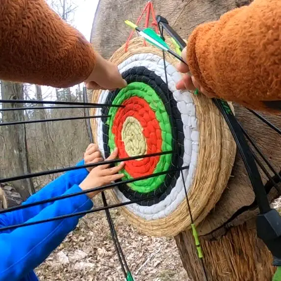 Bogenschießen mit Jugendlichen
